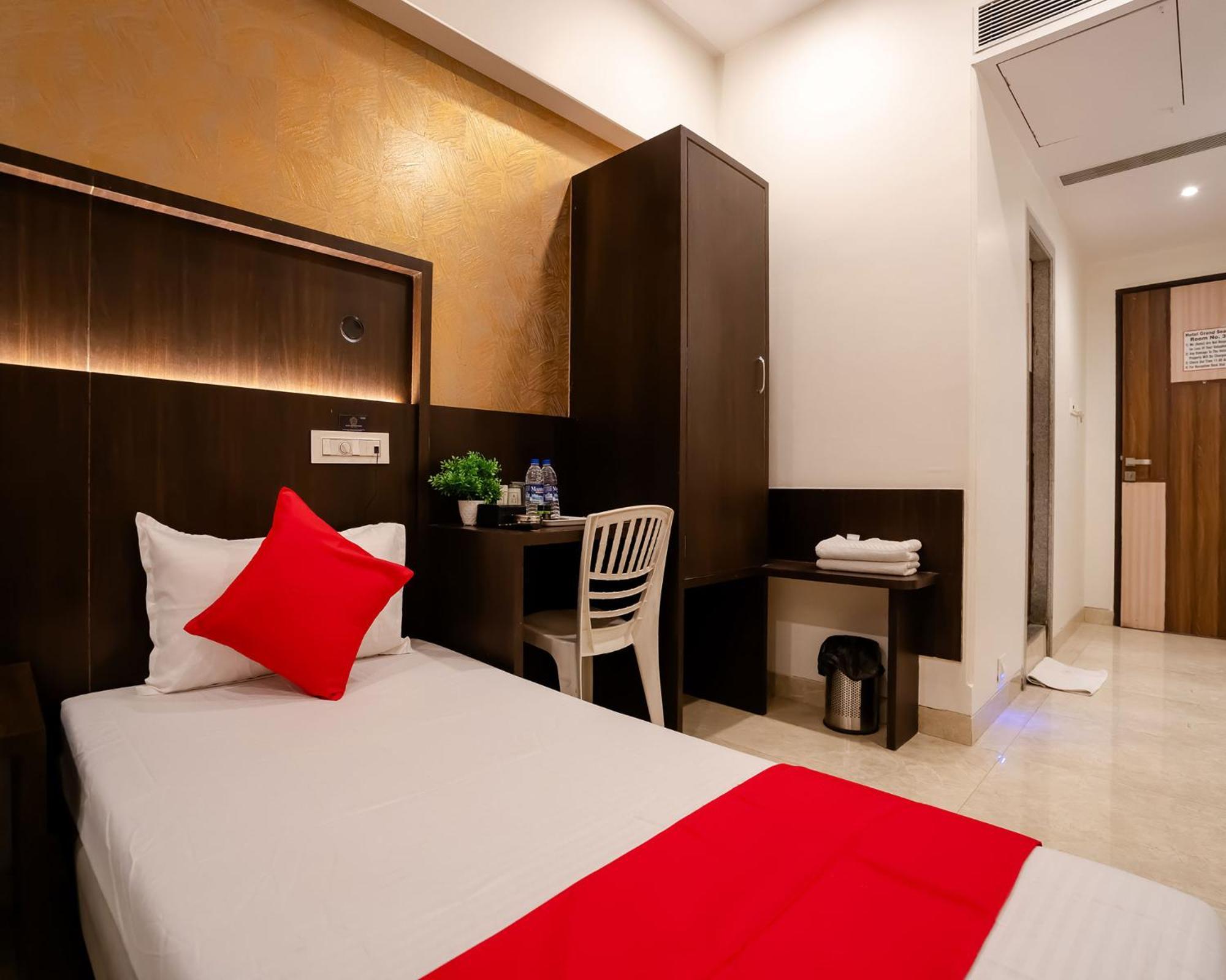 Hotel Grand Seasons- Navi Mumbai Exterior photo